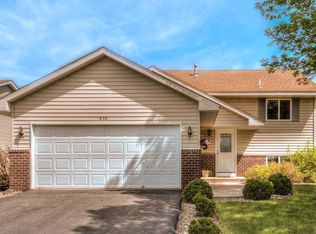 870 Sparrow Rd, Waconia, MN 55387