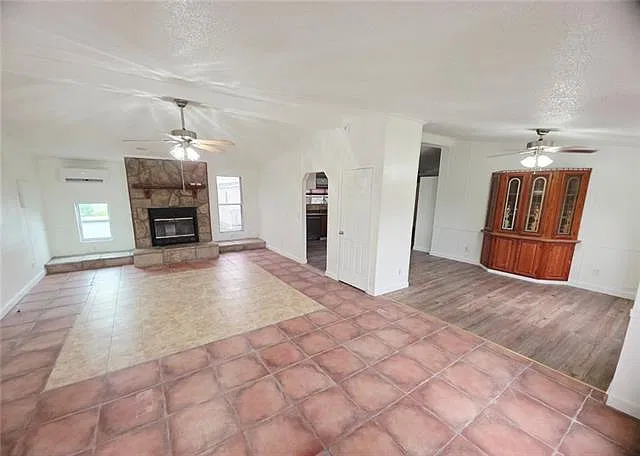 4 bed, 3.0 bath, 2100 sqft, $1,700 — Photo 2