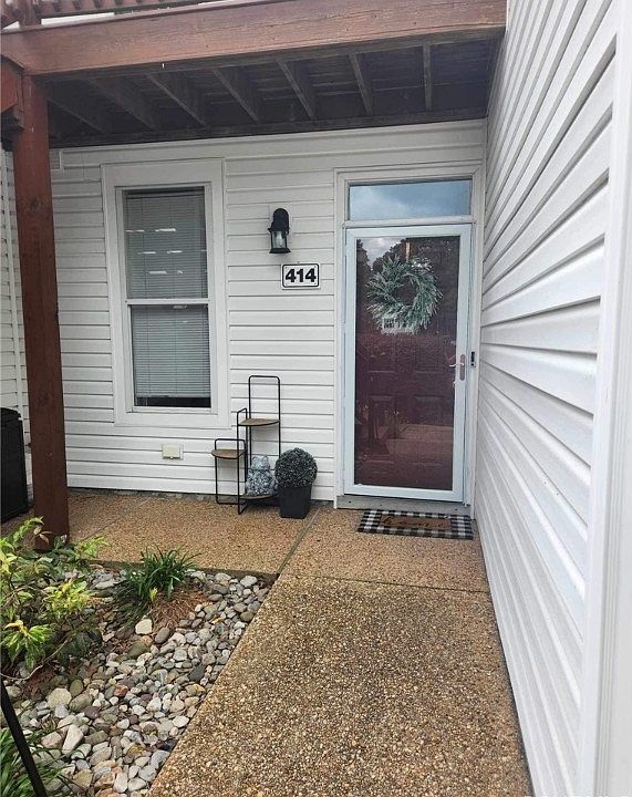 1st image of 414 Persimmon Dr