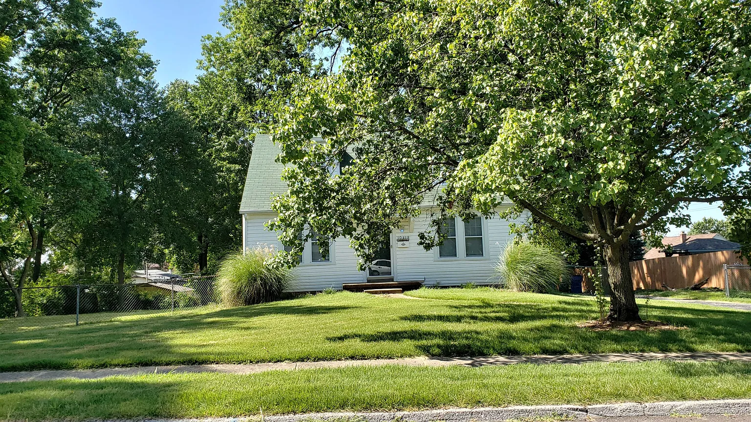 10418 Oak Ave photo 1