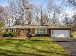 4495 E Overlook Dr, Williamsville, NY