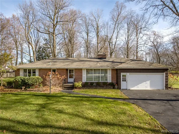 4495 E Overlook Dr, Williamsville, NY 14221