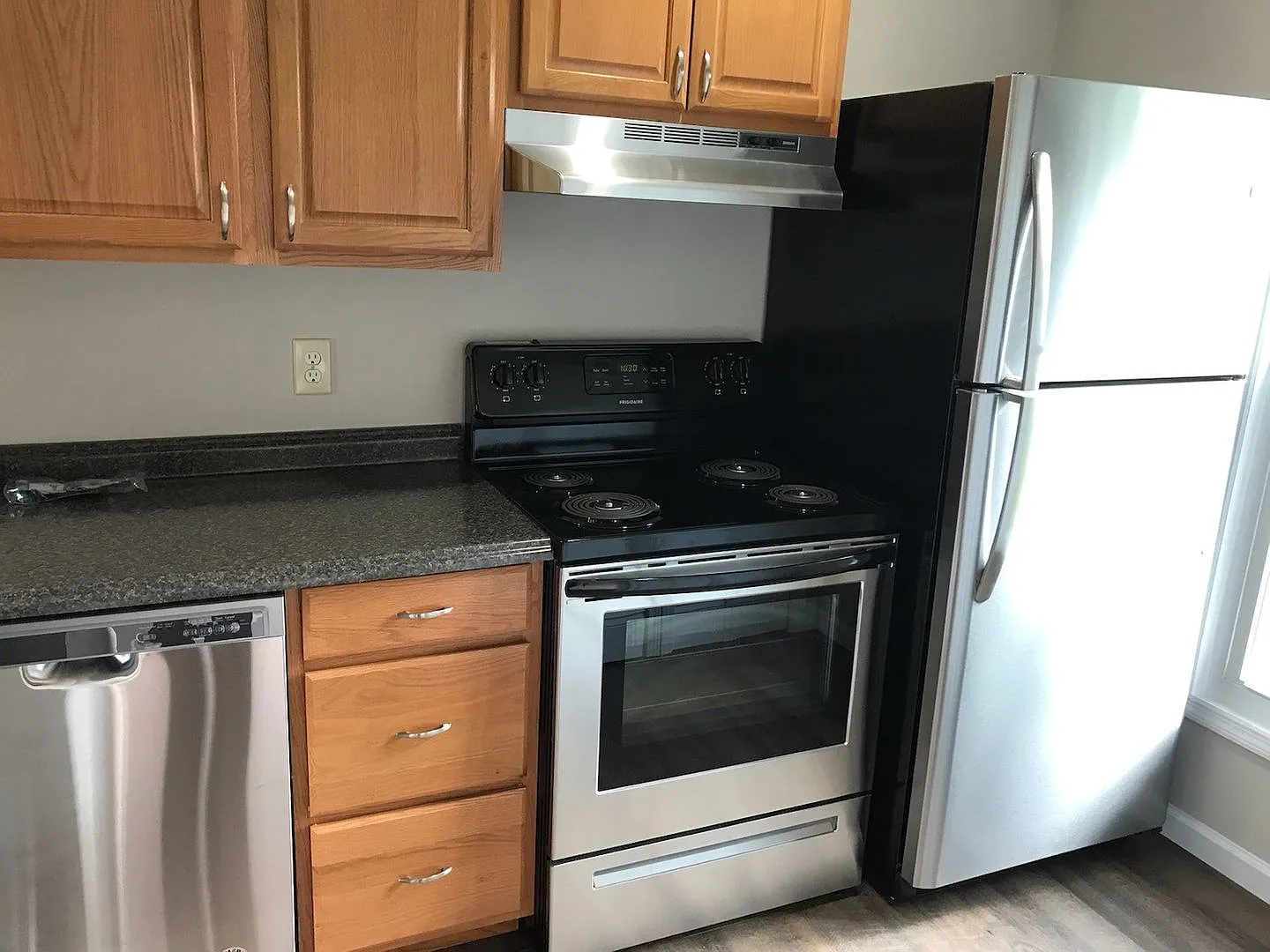 New Listing Circleville - Newly Updated 2 Bedroom Duplex — Photo 3
