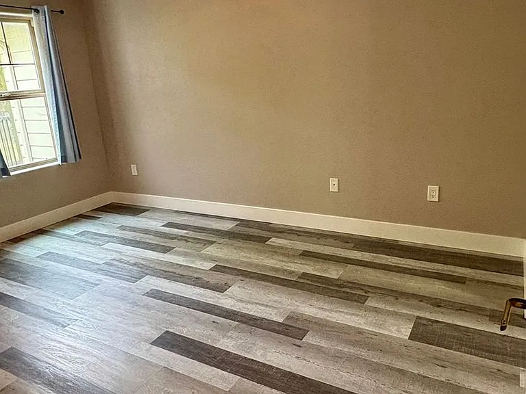 283 Tyler Ave — Photo 10