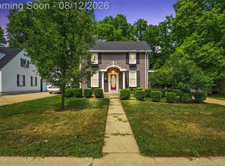 915 Main St, Fenton, MI 48430