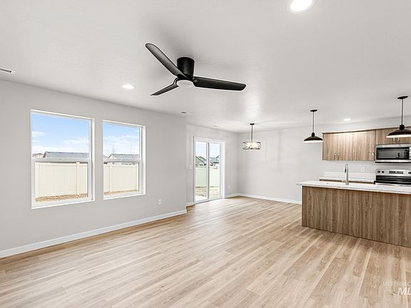 4th image of 10865 Rutland St