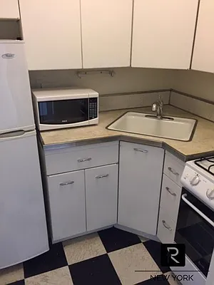 Rented by R New York | media 10