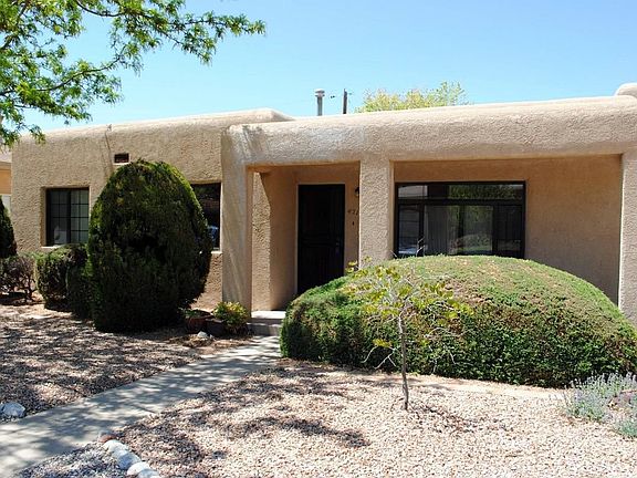 2nd image of 421 Fontana Pl NE
