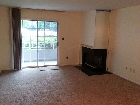 Living Room with fireplace