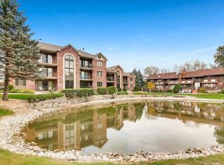 8695 W 111th St APT 1B, Palos Hills, IL 60465