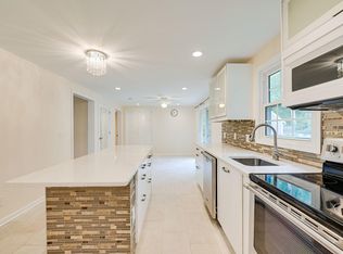 9104 Weant Dr, Great Falls, VA 22066