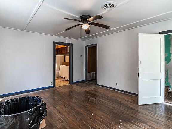 4th image of 805 N Franklin St