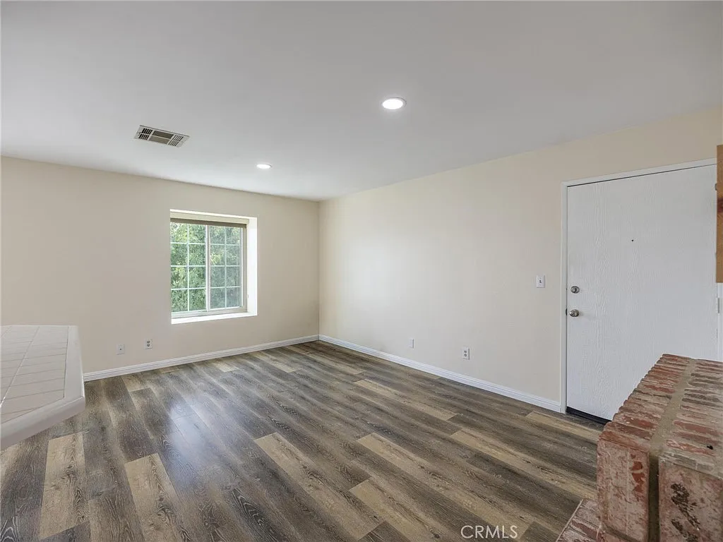 2 bed, 935 sqft, $3,200 — Photo 3