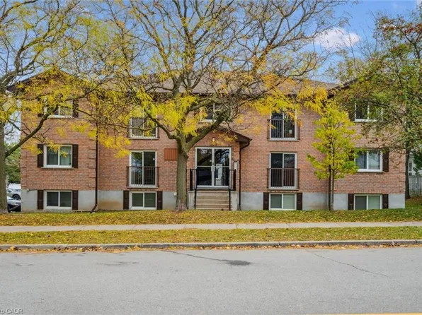 321 Northlake Dr #6, Waterloo, ON N2V 1Z1