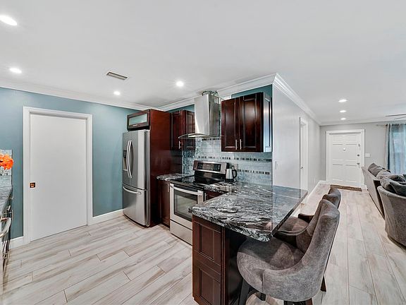 4th image of 1830 N 27th Avenue
