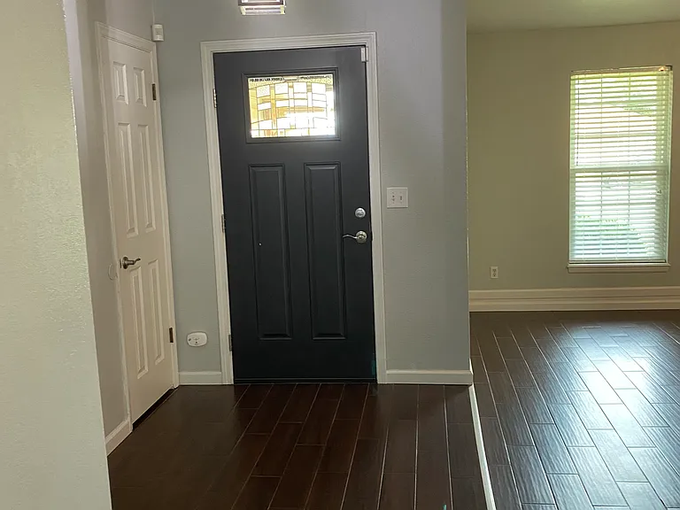 2506 Franklin Dr — Photo 2