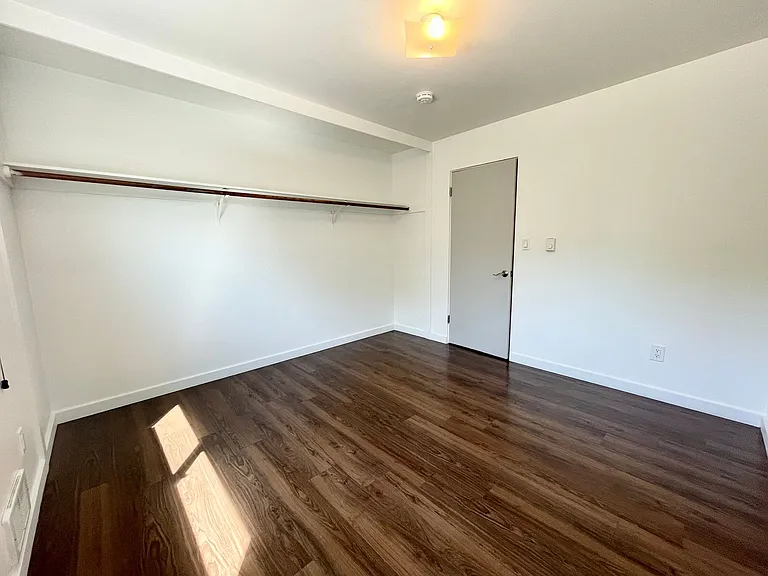 Bayview Apartments — Photo 106