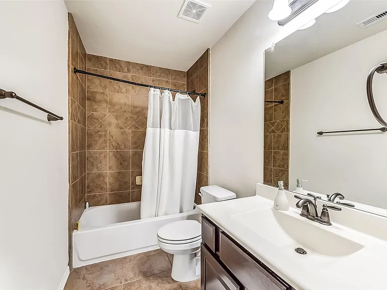 13918 Majestic Spring Ln — Photo 32