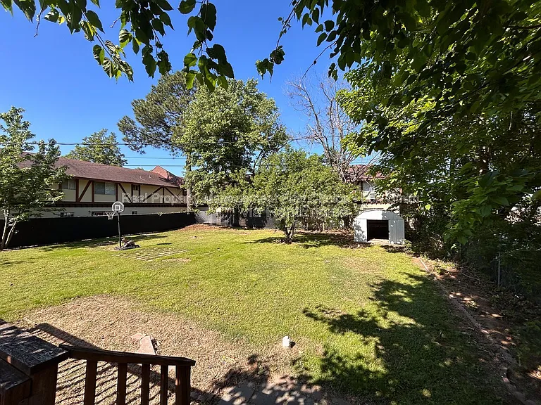 1306 S 41st St — Photo 35