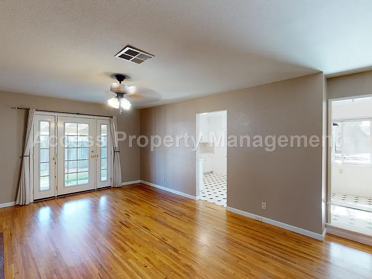 1002 Phelps Ave — Photo 13