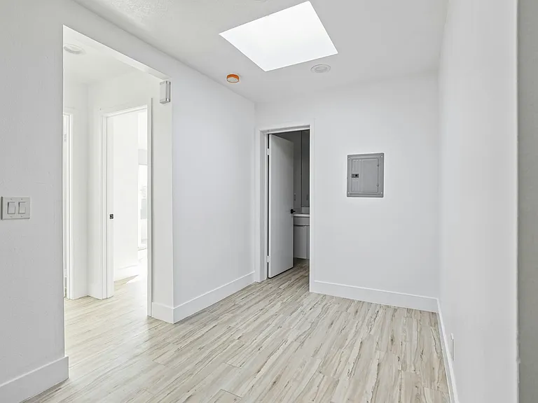 850 N Van Ness Ave #2 — Photo 11
