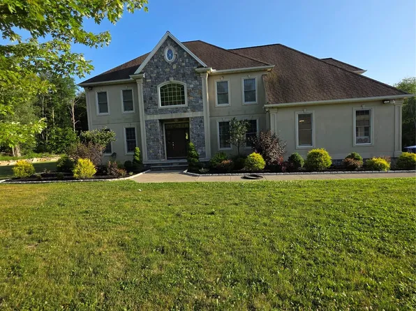 17 Meadow Crest Drive, Mahopac, NY 10541