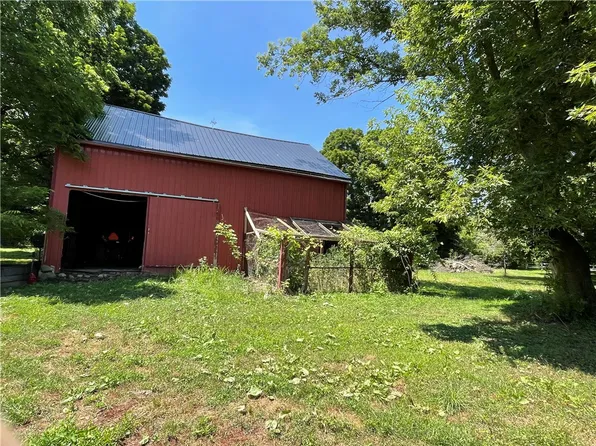42 Bulls Sawmill Rd, Honeoye Falls, NY 14472