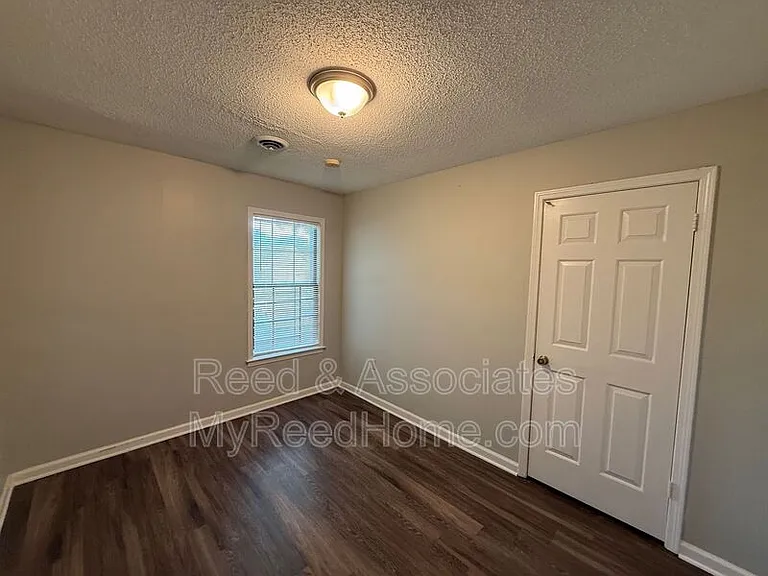 4811 Barkshire Dr — Photo 7