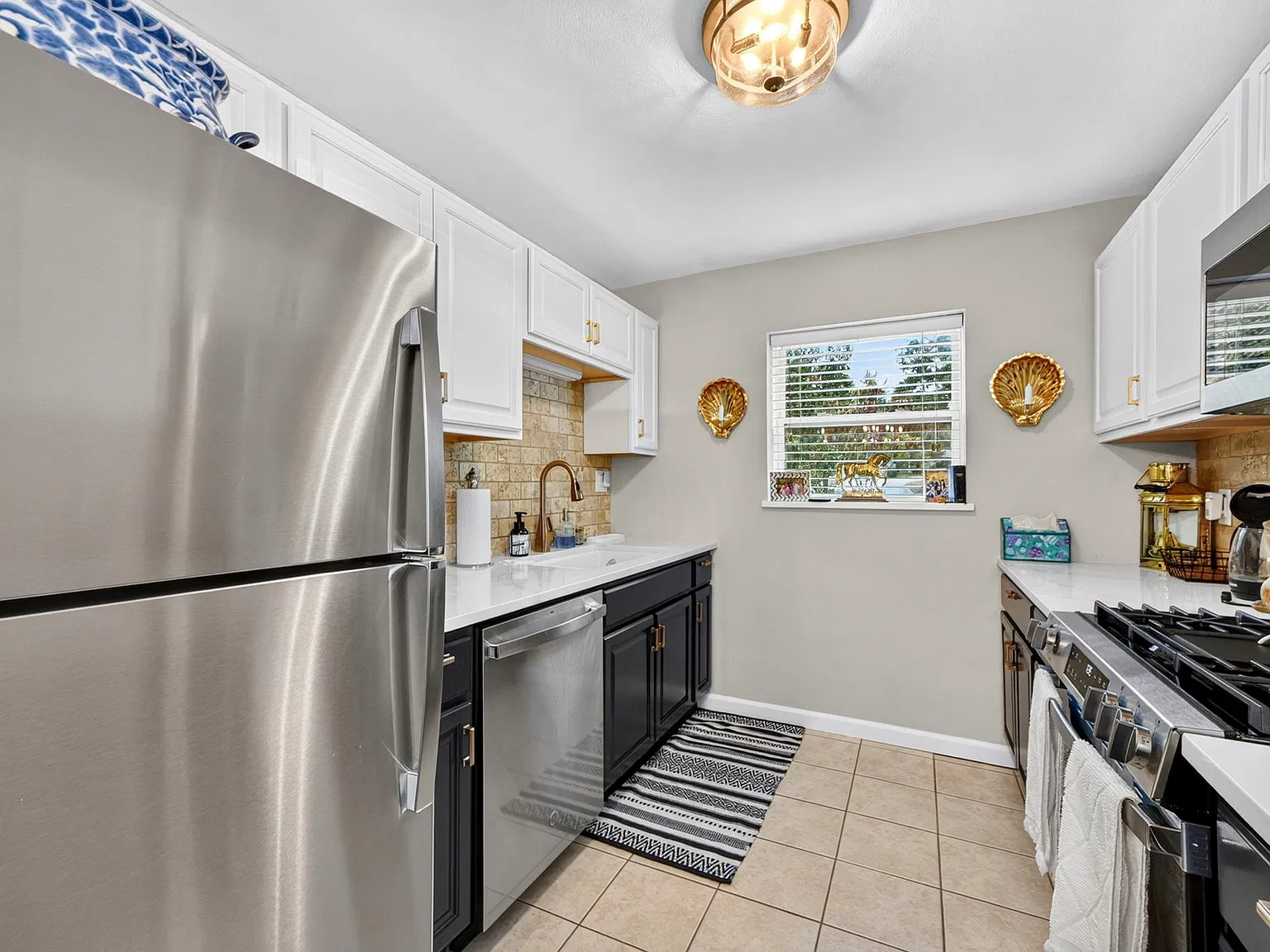 2 bed, 1000 sqft, $1,675 — Photo 2