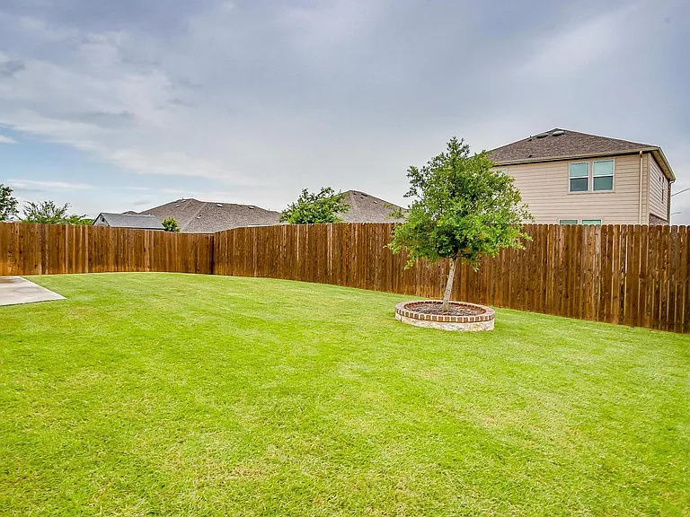 8144 Branch Hollow Trl — Photo 32
