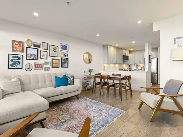2287 W 3rd Ave #102, Vancouver, BC V6K 1L5
