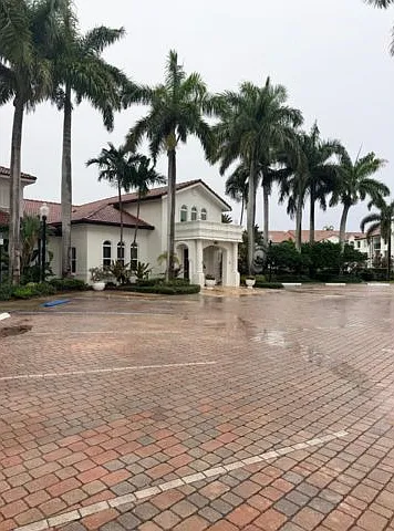 819 Villa Cir