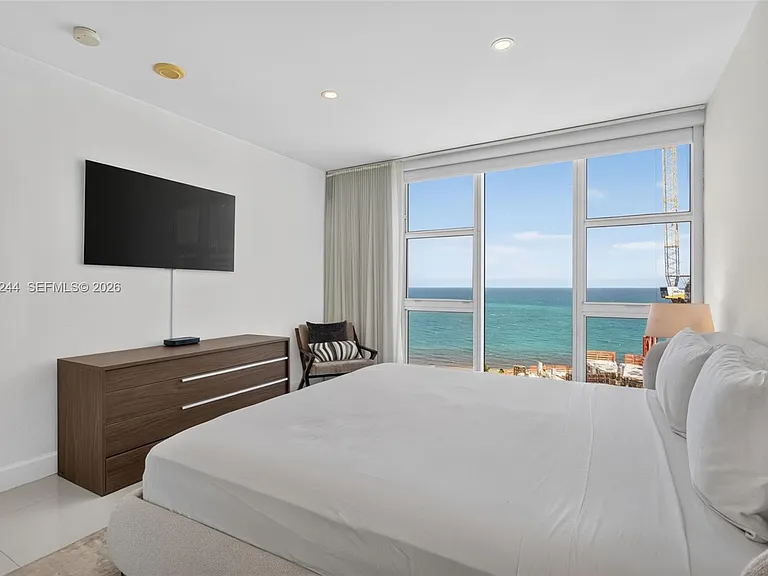 10275 Collins Ave #1521 — Photo 18