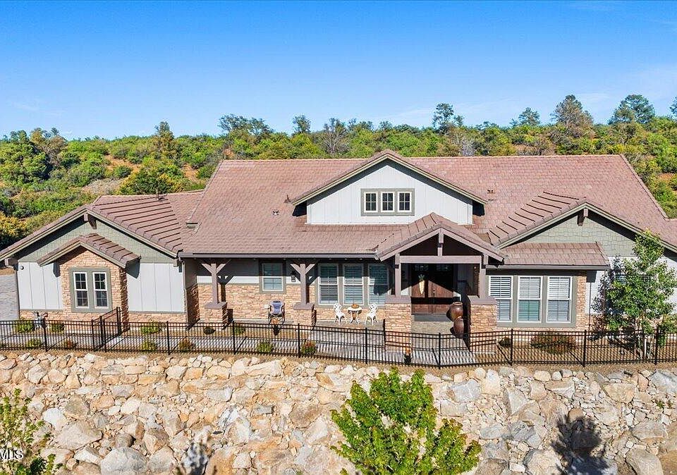 1st image of 1585 Estancia Way