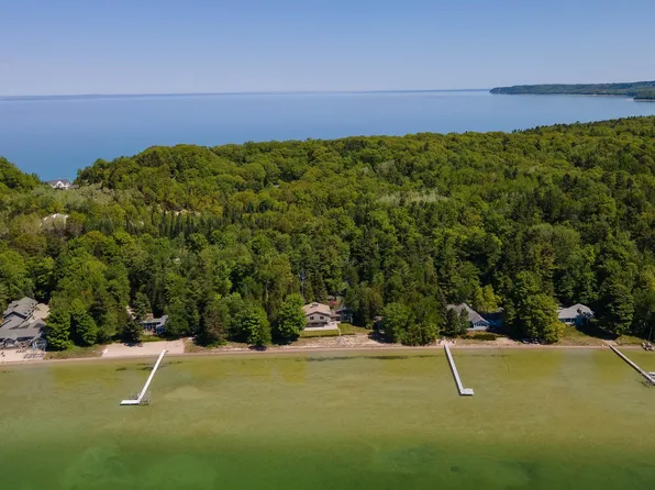 5254 N Manitou Trl W, Leland, MI 49654