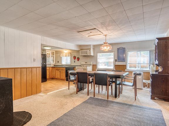 5th image of 228 Sheridan Dr