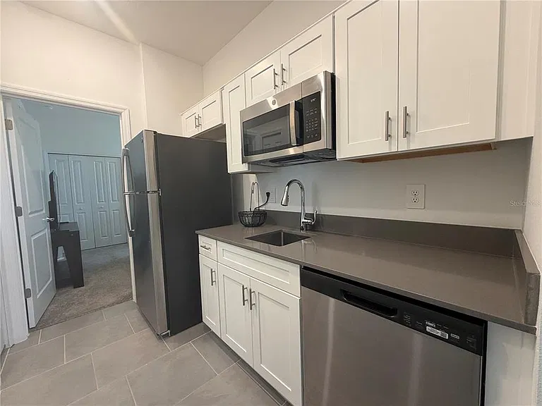 652 Grove St — Photo 33