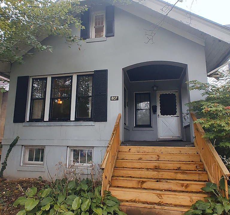 1st image of 807 W 1st St