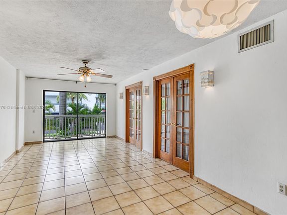 4th image of 1357 Collins Ave APT A1