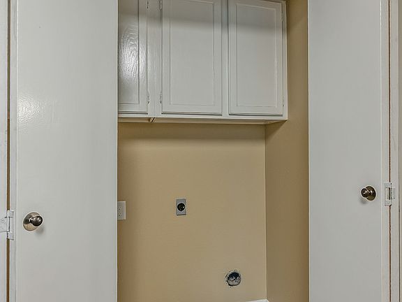 3rd image of 10101 Saratoga Dr