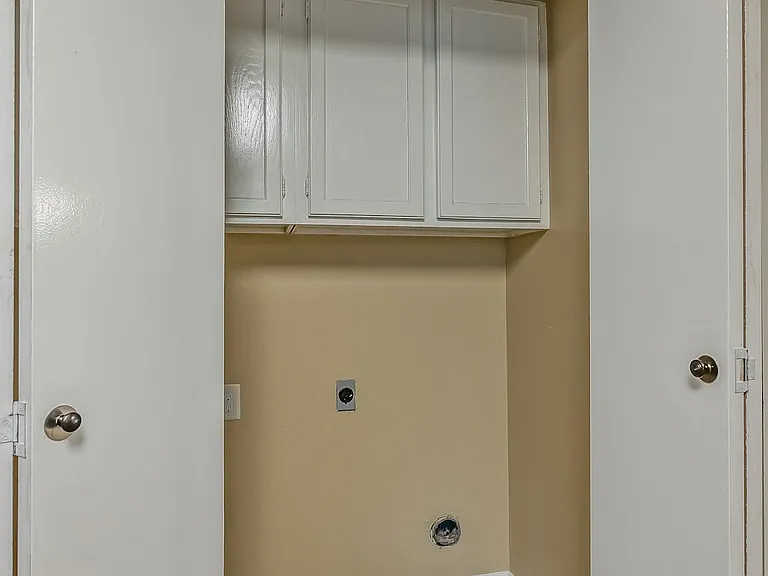 10101 Saratoga Dr — Photo 3