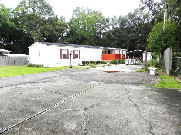 18265 Robin Oaks Dr, Gulfport, MS 39503