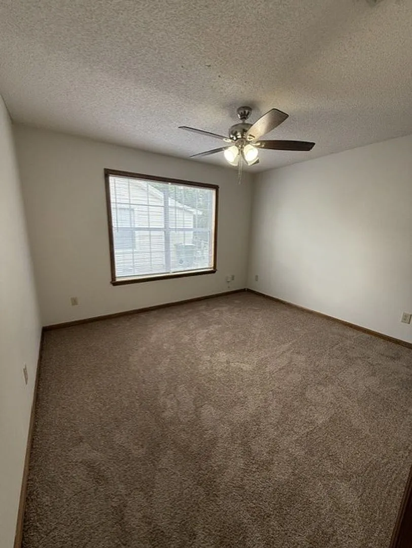 2BD/1B duplex in Valdosta — Photo 4