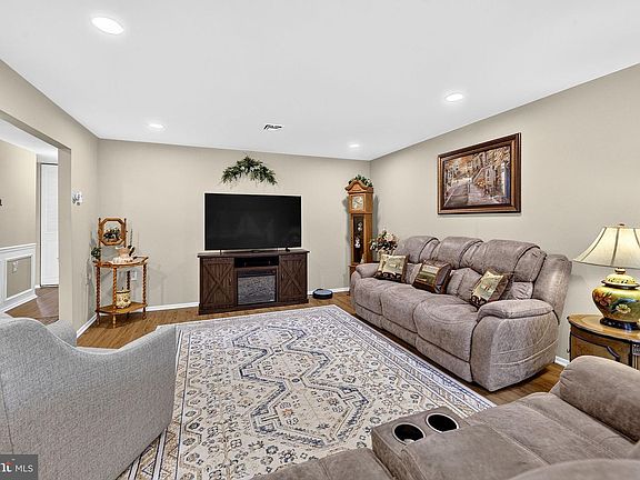 5th image of 57 Kingston Way
