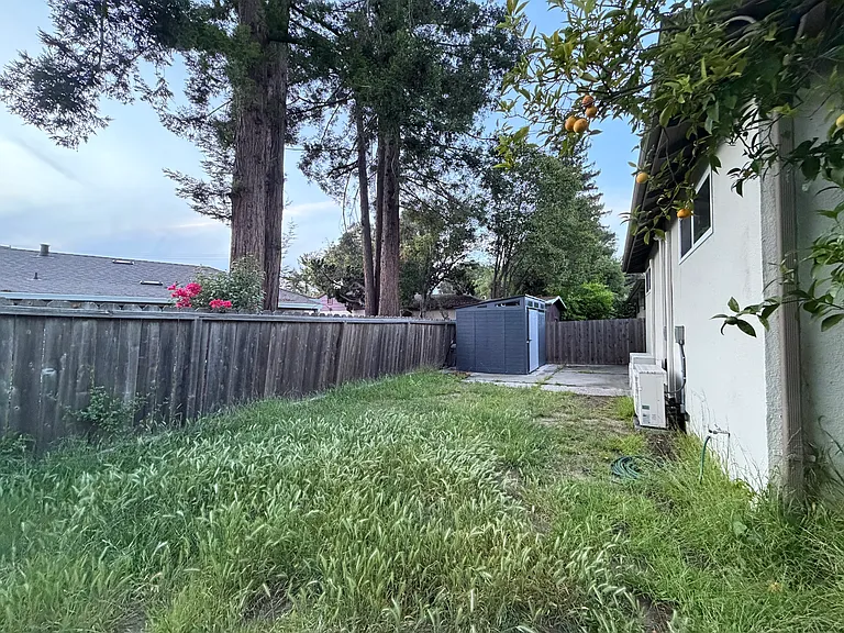 22721 Wildwood St — Photo 27