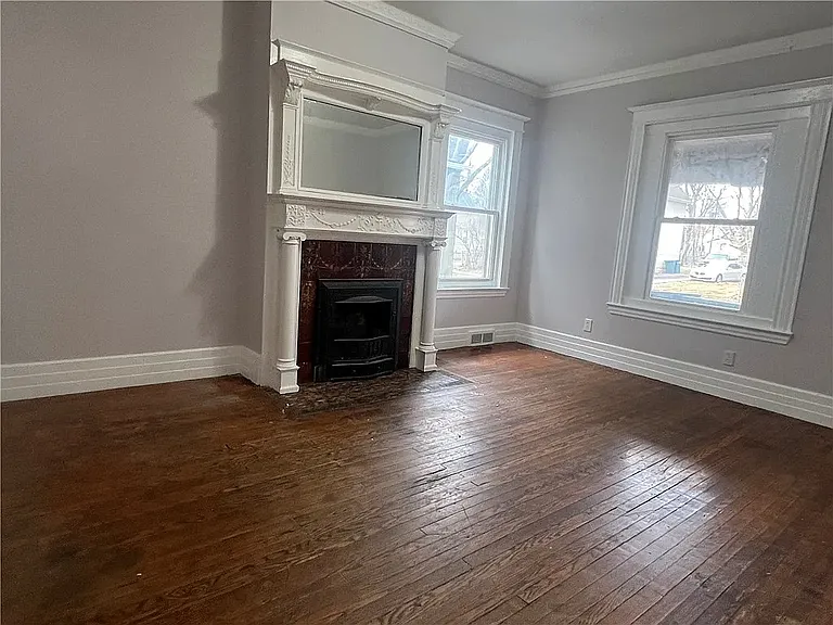 445 Flint St — Photo 4