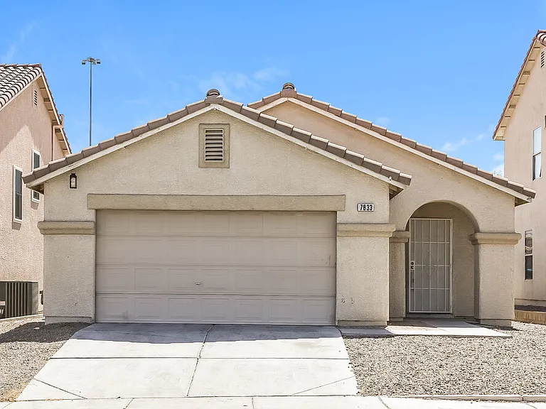 7833 Lovely Pine Pl — Photo 1