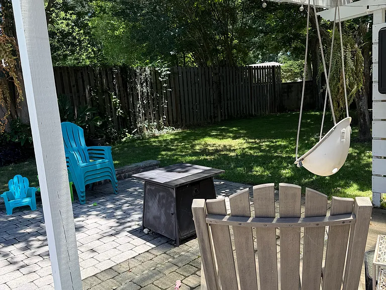 Pergola/ covered patio area and fenced yard
