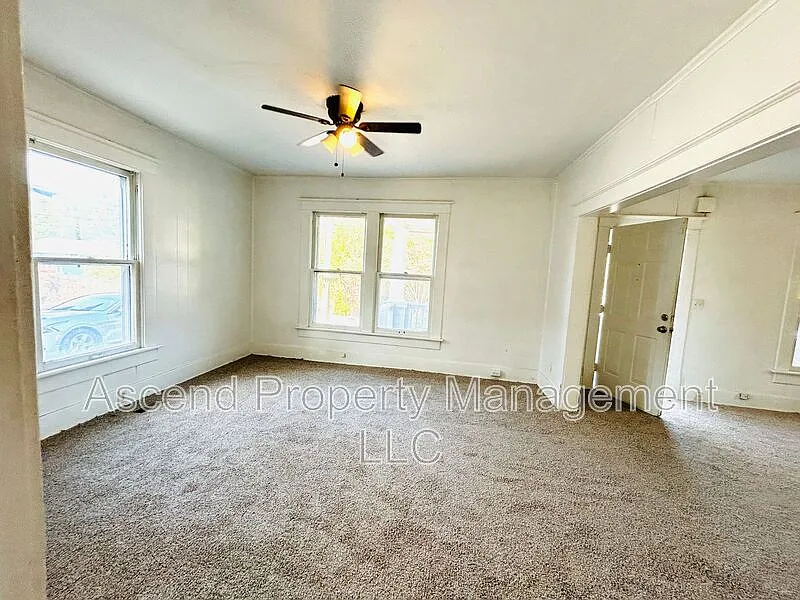 2 bed, 1.0 bath, $895 — Photo 3