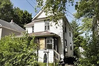 1842 Vanzee St photo 1